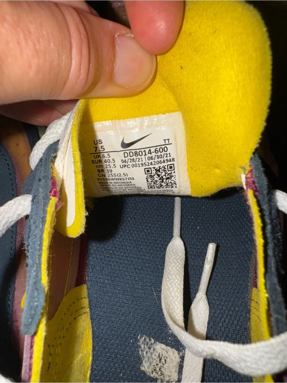 Nike Waffle One SE Sneakers - Dark Beetroot / Yellow Strike 7.5